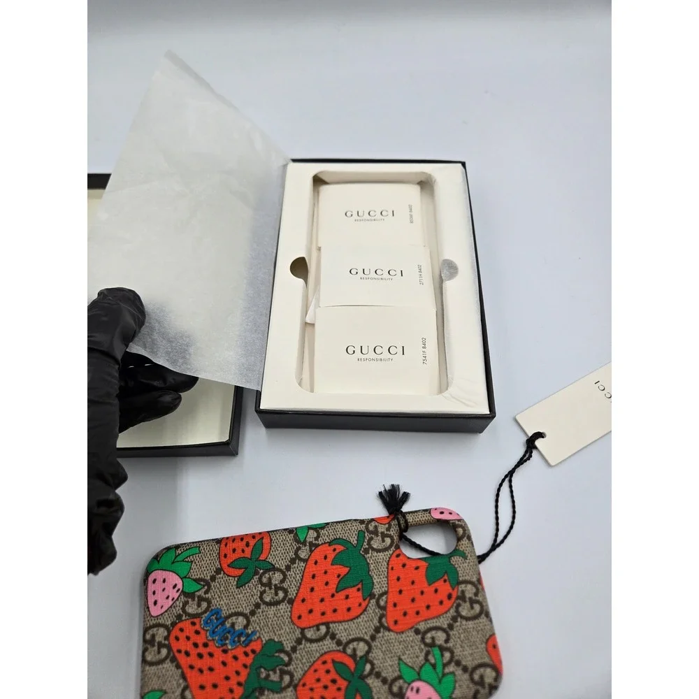 Gucci‎ Beige Strawberry Print iPhone Case New in Box